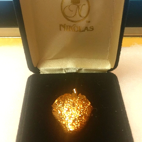 NIB Stunning Strawberry Brooch~By Nikolas - Picture 3 of 3